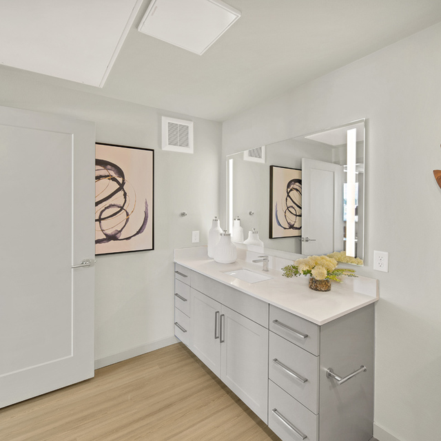 Camber Apartments - Spacious Vanity Area